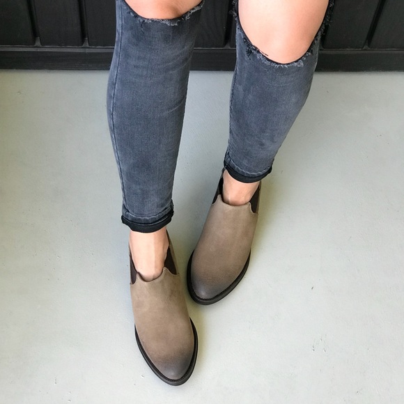 Genuine Leather Tan Burnished Toe Distressed Boots - Picture 4 of 5